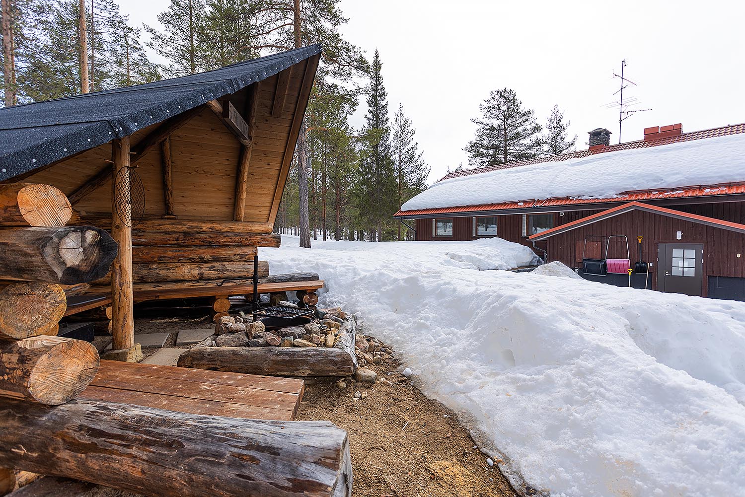 Schaumaja Si-Su laavu Ylläs, Äkäslompolo